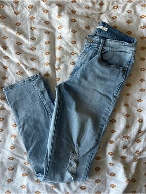 Levi's Light Blue Women's Skinny Jeans with Knee Distress